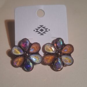 Flower Pierced Earrings in peach, iridescent and clear NIP